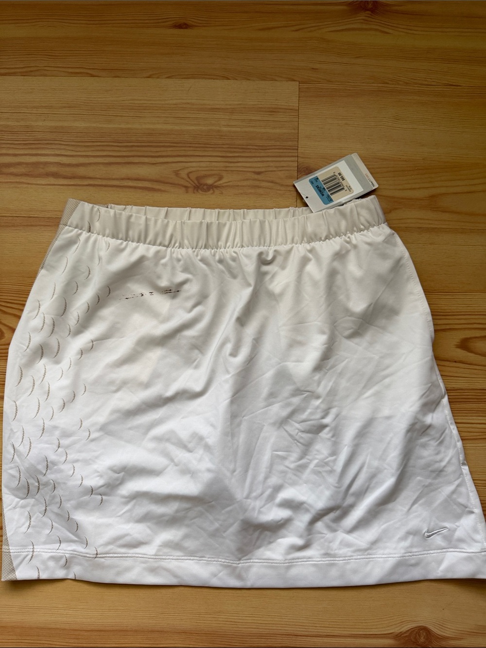 Nike White Women's Athletic Skort with Subtle Perforation has stained M with tag